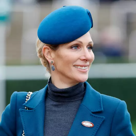 Zara Tindall| Aβίαστη κομψότητα με royal blue στο Cheltenham