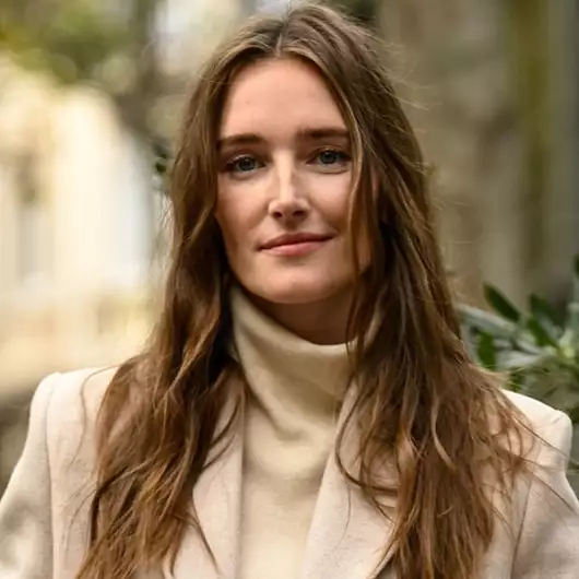 3 "heatless" tricks για να νικήσετε το φριζάρισμα και να δώσετε απίστευτο όγκο στα μαλλιά σας