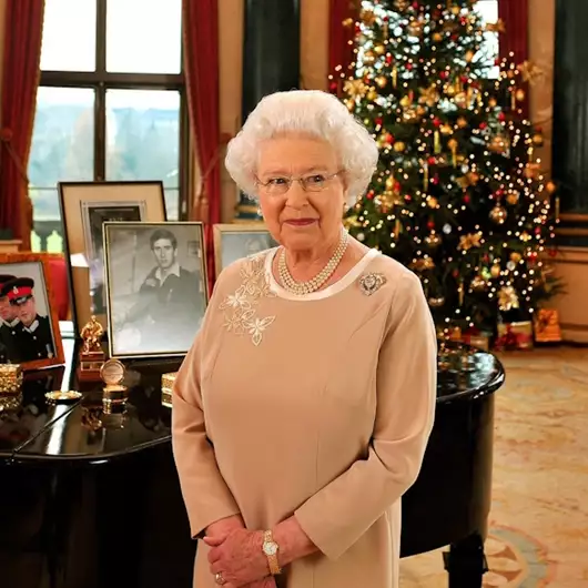 Βασίλισσα Ελισάβετ | Το γλυκό που λάτρευε και φρόντιζε να έχει πάντα μαζί της σε γυάλινο βάζο