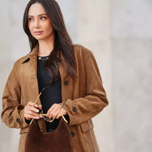 Το suede jacket που θα αγοράσετε τώρα και θα φοράτε για μια ζωή