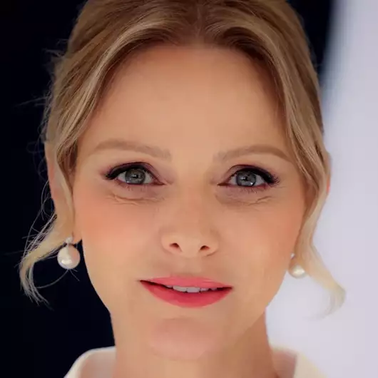 Charlene | Tι κρύβει η επιλογή πίσω από το σύνολο που φόρεσε στη συνάντηση με τον Πορτογάλο Πρόεδρο