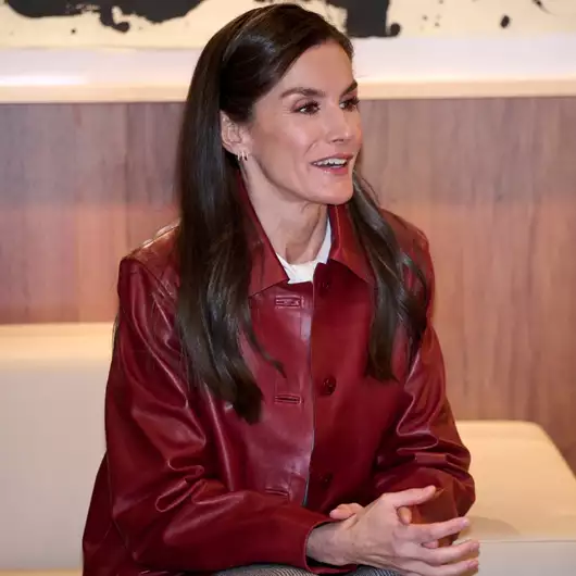 Letizia της Ισπανίας | Με statement jacket που αναβαθμίζει κάθε εμφάνιση