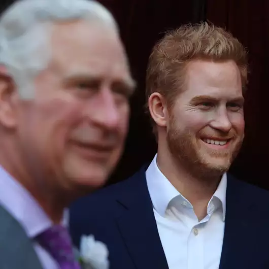 Πρίγκιπας Harry | Απροσδόκητη εμφάνιση στο πλευρό του πατέρα του παρά τις τεταμένες σχέσεις;