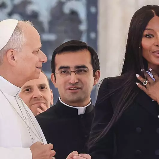 Νaomi Campbell | Συνάντησε τον Πάπα και τον άφησε άναυδο με το ασυνήθιστο δώρο της