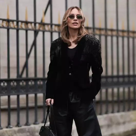 Τέσσερα elegant χτενίσματα για τις γιορτές που επιλέγουν ξανά και ξανά οι Γαλλίδες fashionistas