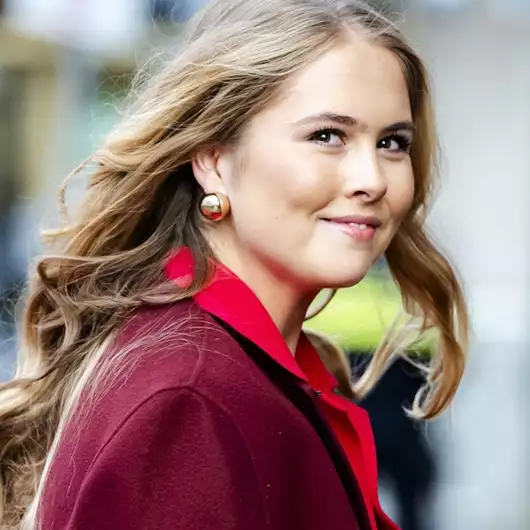 H Αmalia της Ολλανδίας έδειχνε πιο Maxima από ποτέ σε επίσημη εκδήλωση με τον πατέρα της