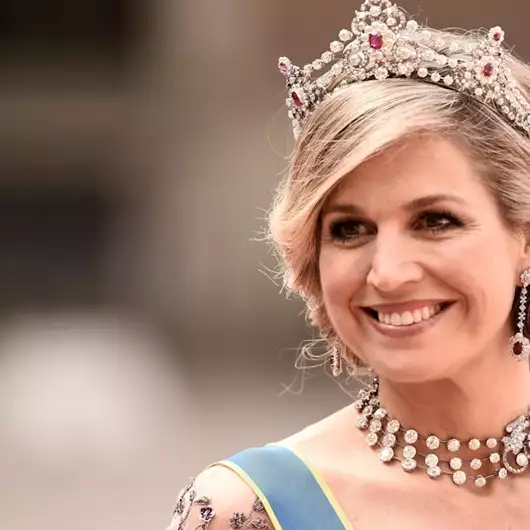 Με περισσότερους από 380 πολύτιμους λίθους, η τιάρα Mellerio που επέλεξε η Maxima της Ολλανδίας στην Αθήνα