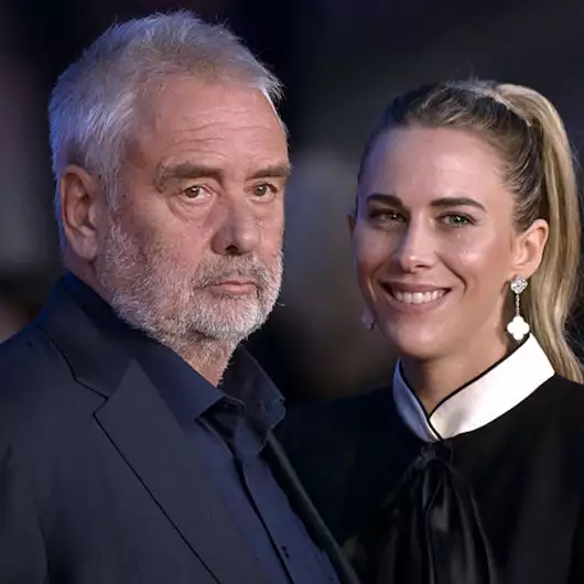 Luc Besson όπως λέμε Geοrge Clooney;  Ερωτευμένος με δυναμική δικηγόρο ο 66χρονος σκηνοθέτης