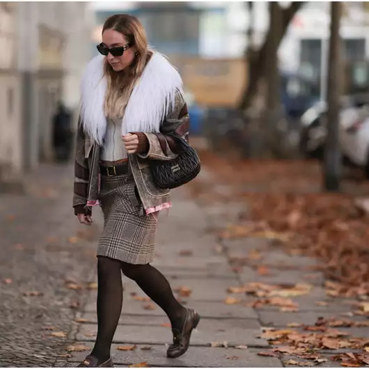 Η φούστα που πρέπει οπωσδήποτε να φορέσετε αυτόν τον χειμώνα