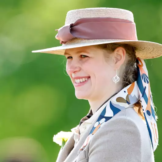 Lady Louise Windsor | Με ποιο βασιλικό πρόσωπο στέλνει συχνά μηνύματα