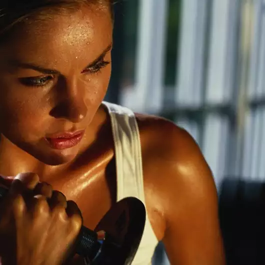 Το νέο άθλημα που καίει 1.300 θερμίδες σε 30' για απώλεια βάρους μετά τις γιορτές