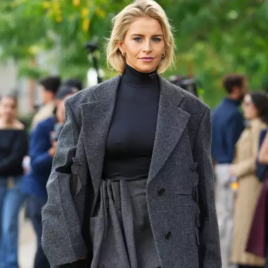 Γκρι παλτό, η chic επένδυση του φετινού χειμώνα