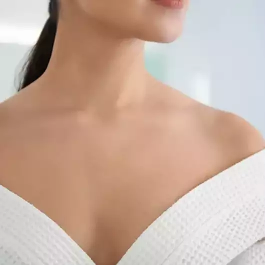 Νεανικό στήθος | 4 κινήσεις για να διατηρήσετε το τέλειο μπούστο