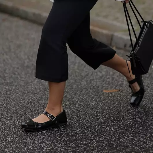 Οι suede μπαλαρίνες από τα Marks & Spencer που θα φοράτε καθημερινά στο γραφείο