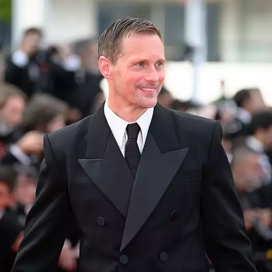 Alexander Skarsgard | Αποκαλύπτει για ποιον λόγο είναι χαρούμενος επειδή έγινε πατέρας μετά τα 45