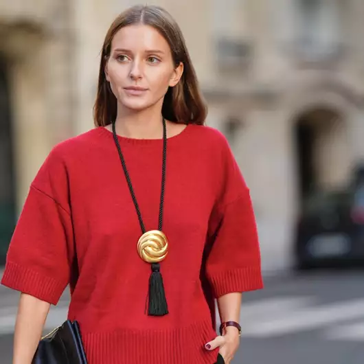 5 κινήσεις που θα αλλάξουν την όψη της επιδερμίδας και των μαλλιών σας τρεις ώρες πριν από μια επίσημη έξοδο