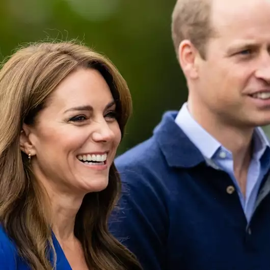 15 χρόνια από το "φαινόμενο Kate!": Τι απέγινε η designer του φορέματος που επέλεξε η Middleton στους αρραβώνες της και εξαντλήθηκε σε 5 λεπτά;