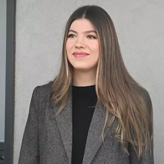 Infanta Sofia | Διάλεξε το timeless blazer που αναβαθμίζει κάθε σύνολο