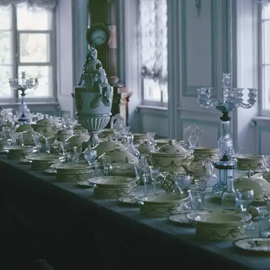 Αυτό το vintage τραπεζομάντιλο του 20ου αιώνα μπορεί να αξίζει σήμερα το βάρος του σε χρυσό