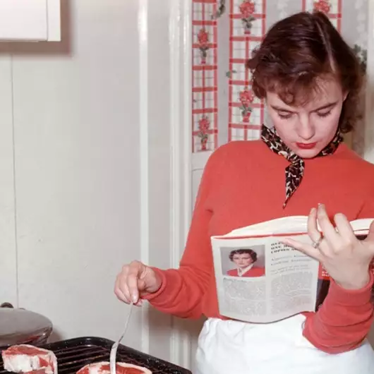 Αυτό το έπιπλο από την κουζίνα της γιαγιάς, επιστρέφει δυναμικά στα σπίτια μας