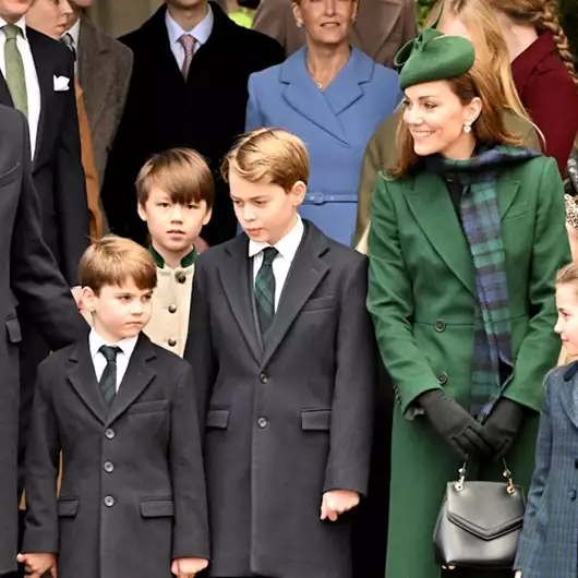 Ο William, η Κate, o George, η Charlotte και o Louis μάς εύχονται καλές γιορτές το 2025!