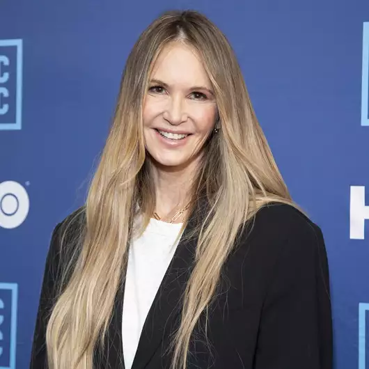 Η Elle Macpherson ποζάρει με τον 23χρονο κούκλο γιο της για ευχάριστη αφορμή