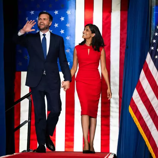 H Usha Vance χωρίς τη βέρα της | Φήμες χωρισμού για τον αντιπρόεδρο των Η.Π.Α, JD Vance, και τη σύζυγό του