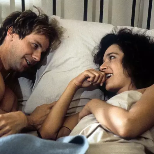 Οι ψυχολόγοι μίλησαν! Μόνο οι έξυπνοι άνθρωποι έχουν αυτή τη μικρή συνήθεια πριν κοιμηθούν