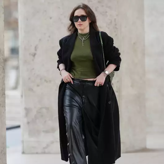 Το δερμάτινο παντελόνι που θα γίνει το αγαπημένο σας staple το 2026