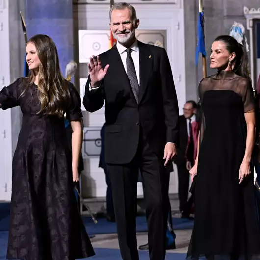 Βασίλισσα Letizia - Βασιλιάς Felipe | Η οικογενειακή χριστουγεννιάτικη κάρτα που θύμισε αυτή της Kate και του William