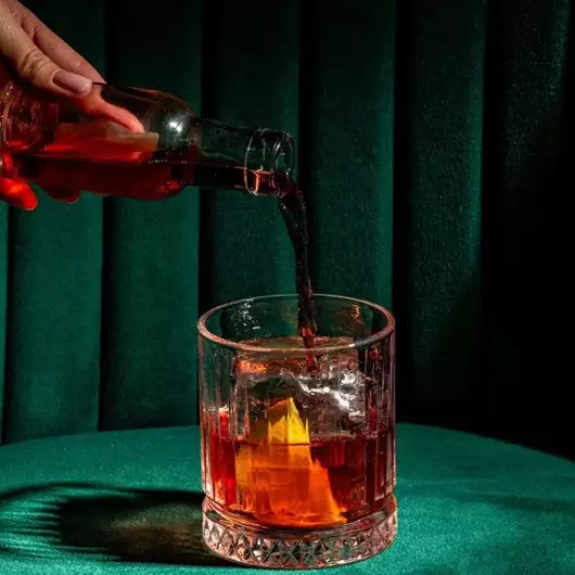 Πώς η Αθήνα λάτρεψε τη συνήθεια του aperitivo