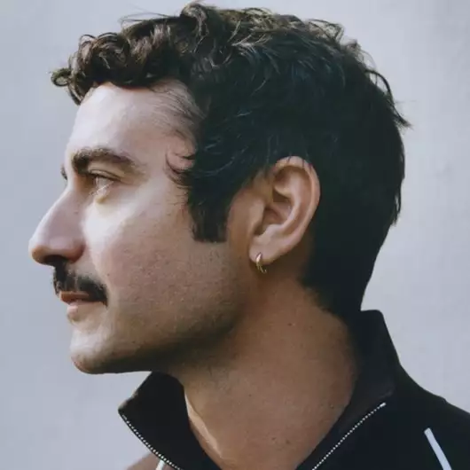 Ήταν τόσο σύντομο! Το παρασκήνιο της αποχώρησης του Dario Vitale από τον Versace