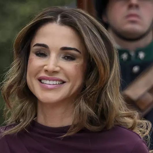 Ράνια της Ιορδανίας | Μείγμα ιαπωνικού στυλ και γαλλικής κομψότητας, η νέα γιορτινή της εμφάνιση