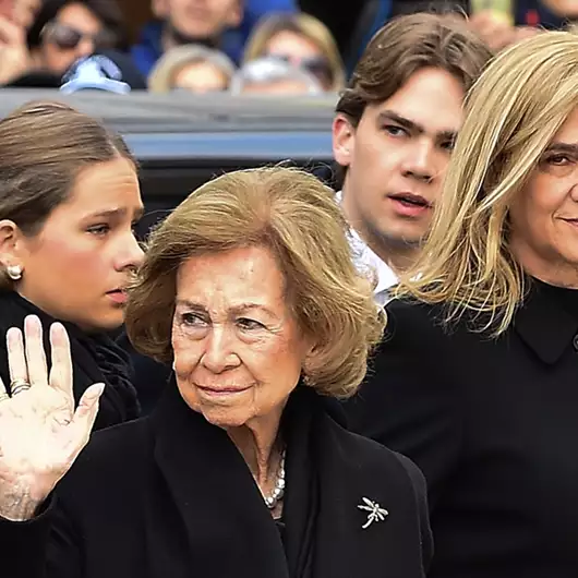 Σοφία της Ισπανίας | Με τις δύο ενήλικες κόρες της στη Μητρόπολη Αθηνών