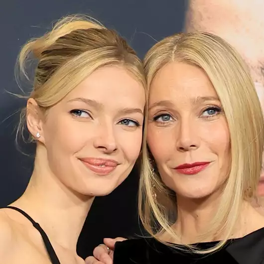 Gwyneth Paltrow - Apple Martin | Με ασορτί pajamas και χωρίς make-up στην ευρύχωρη κουζίνα του σπιτιού τους