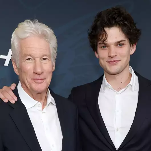 Ο Richard Gere αποκαλύπτει την, εμπνευσμένη από τον Δαλάι Λάμα, συμβουλή που έχει δώσει στα τρία του παιδιά