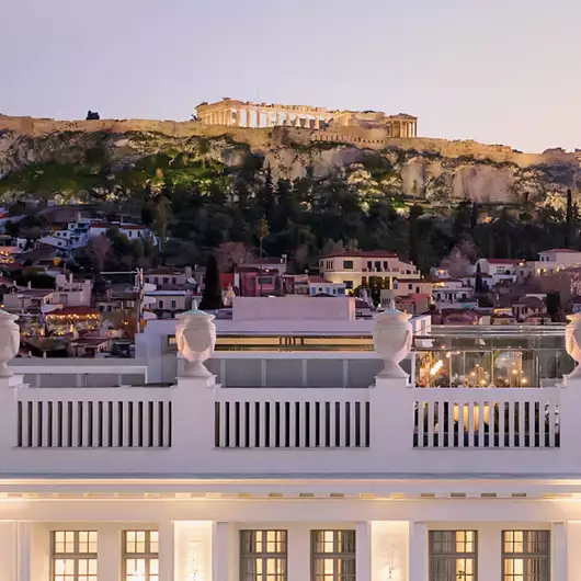 Under The Acropolis | Το hôtel-maison στην καρδιά της Αθήνας που ανάγει τη γιορτή του Αγίου Βαλεντίνου σε πολυτελή εμπειρία