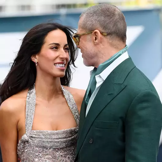 Brad Pitt | Στη νέα του εμφάνιση με την Ines de Ramon όλοι μιλούν για την ανανεωμένη του εικόνα