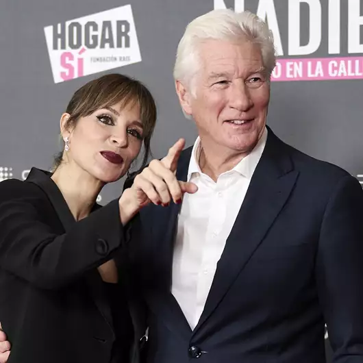 Η τρυφερή κίνηση της Alejandra Silva στον Richard Gere στο κόκκινο χαλί