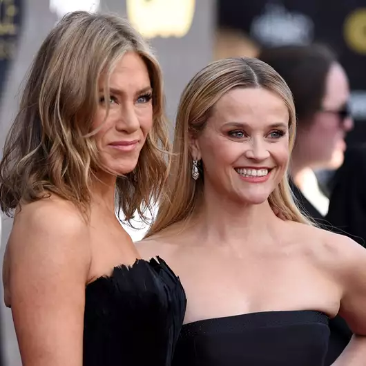 Η Reese Witherspoon κάνει ένα δημόσιο σχόλιο για τη σχέση της Jennifer Aniston με τον Brad Pitt σήμερα