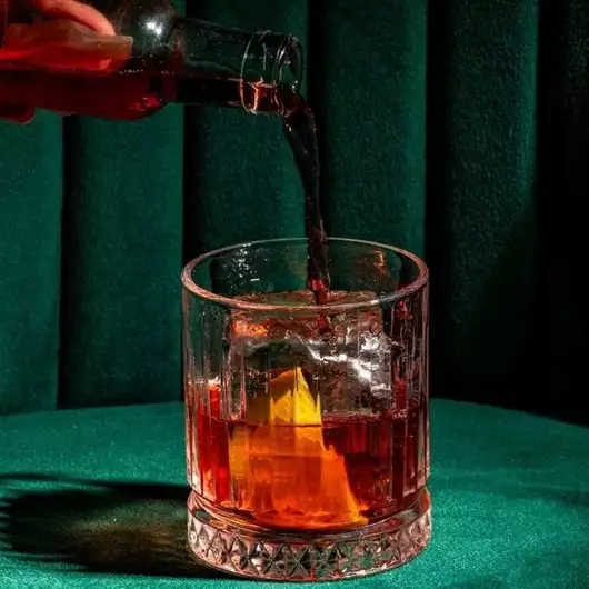 Πώς η Αθήνα λάτρεψε τη συνήθεια του aperitivo