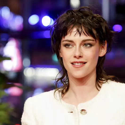 Kristen Stewart: "Αισθάνομαι ακόμα στοιχειωμένη από την πριγκίπισσα Diana"