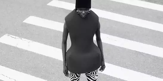 From the Magazine | H μόδα στον δρόμο του μαξιμαλισμού