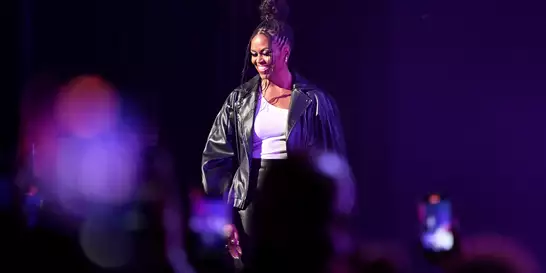 Η Michelle Obama εμπιστεύεται απόλυτα τη νέα Chanel του Matthieu Blazy