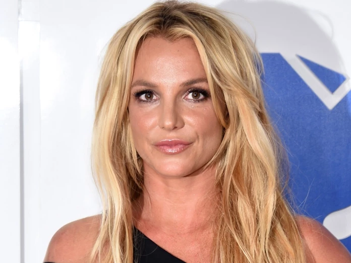 Britney Spears 8elw Na Kanw Paidi Alla Den Epitrepetai An Den To Egkrinoyn Oi Khdemones Moy