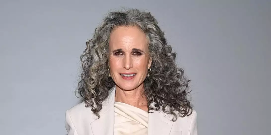 H φυσική θεραπεία για τα γκρίζα μαλλιά | Το συστατικό που αποτρέπει το γκριζάρισμα