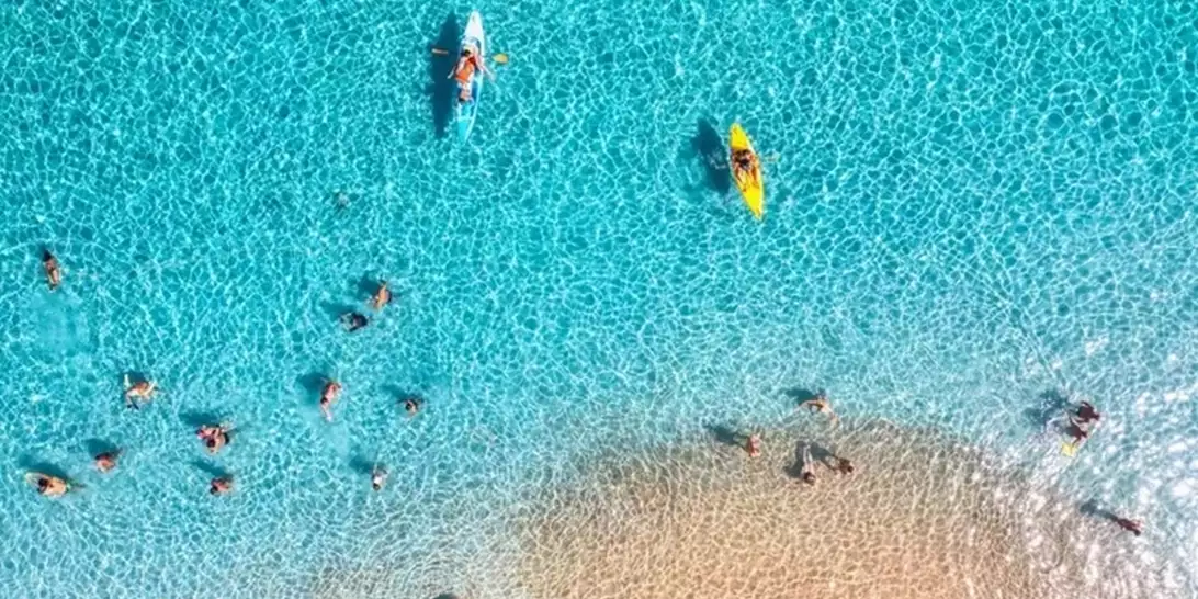 Αυτές είναι οι -μάλλον- καλύτερες παραλίες των Κυκλάδων