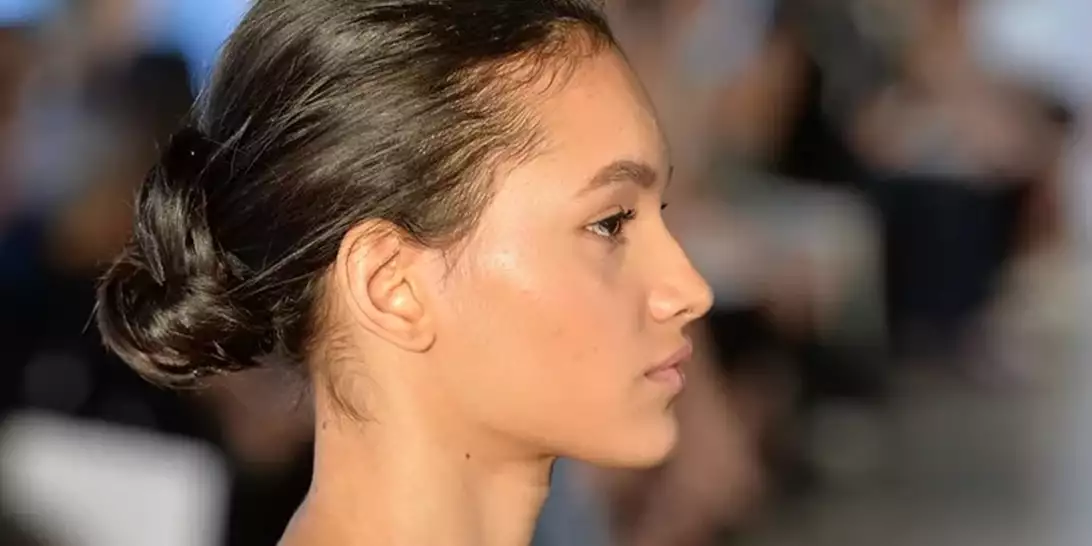 Neem oil | Το μυστικό της Ανατολής που "σβήνει" τις ρυτίδες