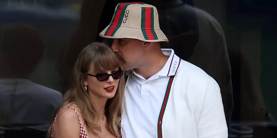 Γιατί η Taylor Swift δεν θα συνοδεύεται από τον Travis Kelce στον γάμο της Selena Gomez