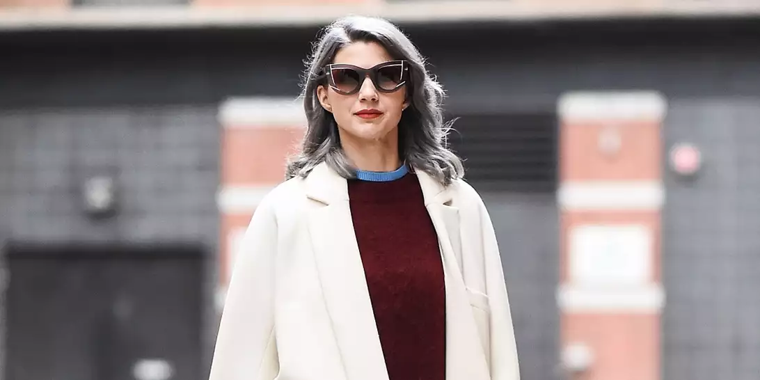 Silver Glow | Πώς να αναδείξετε τα φυσικά γκρίζα μαλλιά σας